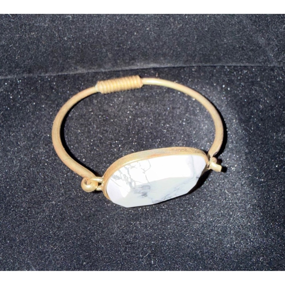 Gold Tone White‎ Howlite Faceted Stone Bangle Bracelet Hook Closure Boho Cuff